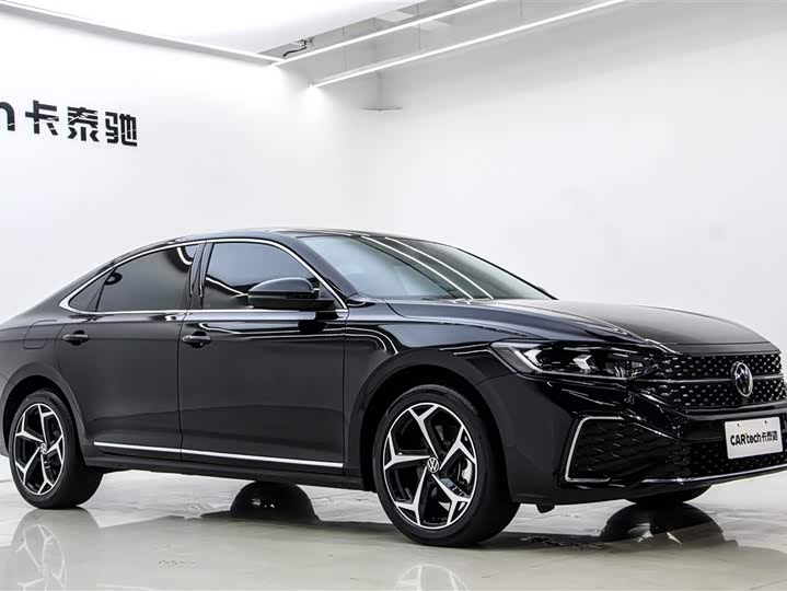 Volkswagen Passat 2025 2025款 出众款 330TSI 星空精英版