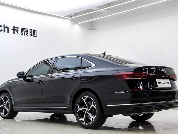 Volkswagen Passat 2025 2025款 出众款 330TSI 星空精英版