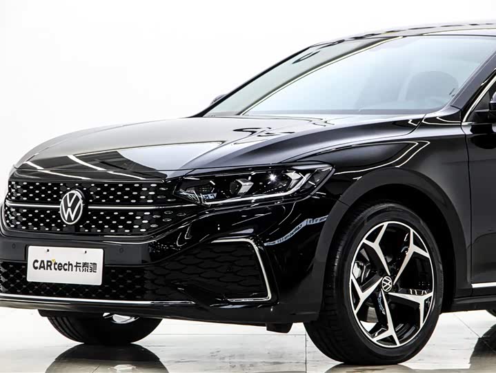 Volkswagen Passat 2025 2025款 出众款 330TSI 星空精英版