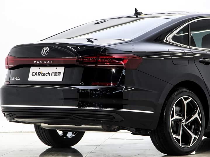 Volkswagen Passat 2025 2025款 出众款 330TSI 星空精英版