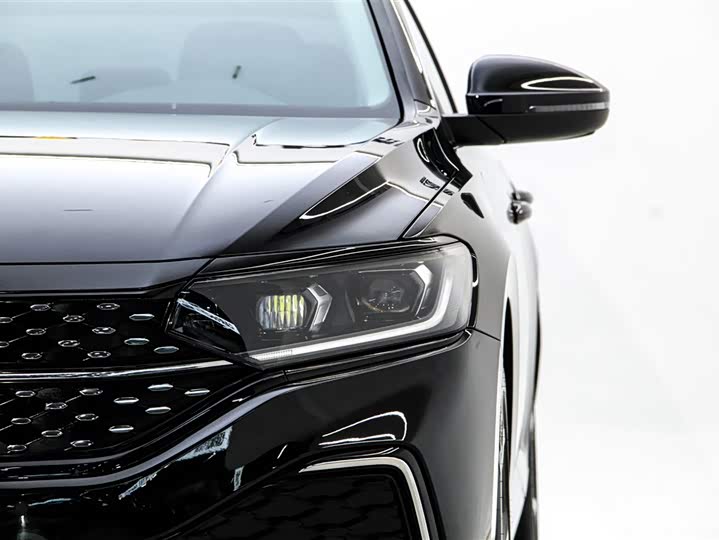 Volkswagen Passat 2025 2025款 出众款 330TSI 星空精英版