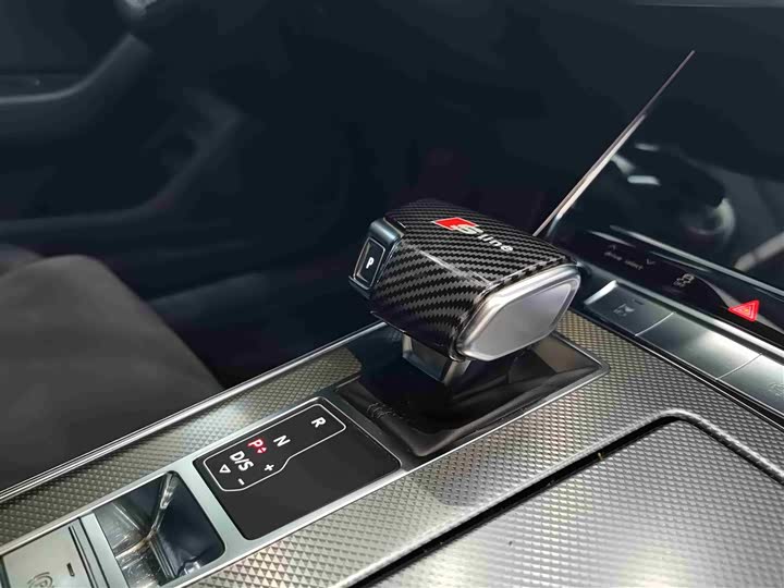 Audi A6L Hybrid 2022 2022款 55 TFSI e quattro