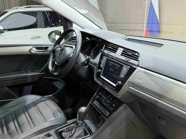 Volkswagen Touran L 2021 2021款 途安L 280TSI DSG拓界版 7座