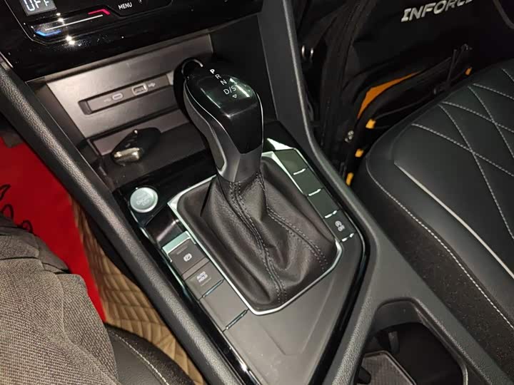 Volkswagen Tiguan L Pro 2025 2025款 出众款 300TSI 自动两驱龙腾版