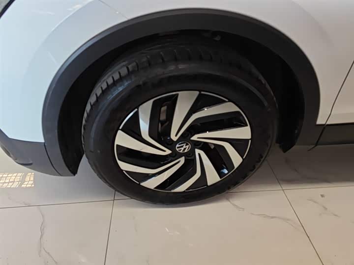 Volkswagen Tiguan L Pro 2025 2025款 出众款 300TSI 自动两驱龙腾版