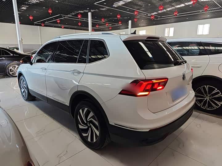 2025 Volkswagen Tiguan L Pro