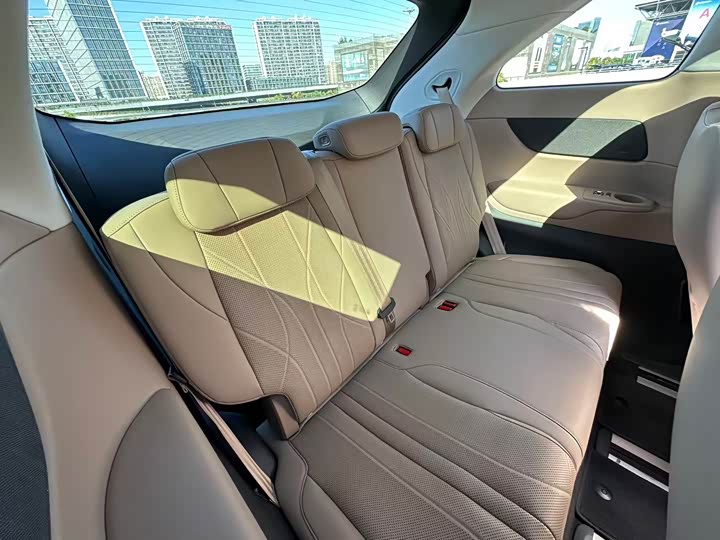 XPeng X9 2025 2025款 纯电 740超长续航 Max