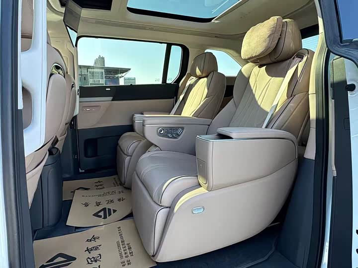 XPeng X9 2025 2025款 纯电 740超长续航 Max