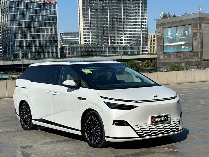 2025 XPeng X9