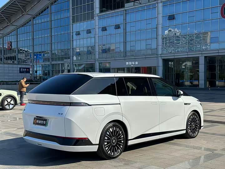 XPeng X9 2025 2025款 纯电 740超长续航 Max