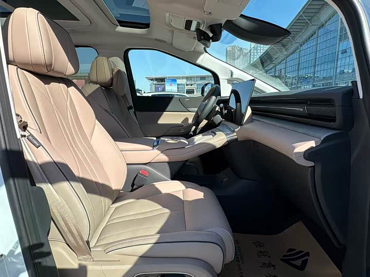 XPeng X9 2025 2025款 纯电 740超长续航 Max