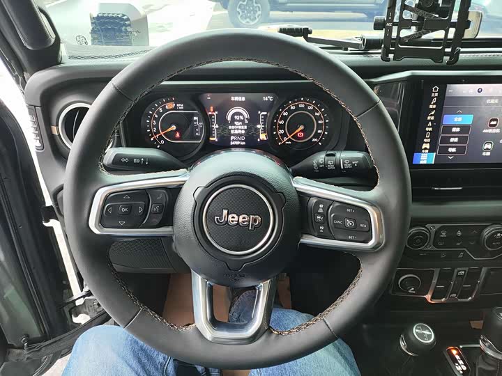 Jeep Wrangler 2024 2024款 2.0T 撒哈拉四门版