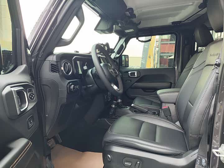 Jeep Wrangler 2024 2024款 2.0T 撒哈拉四门版