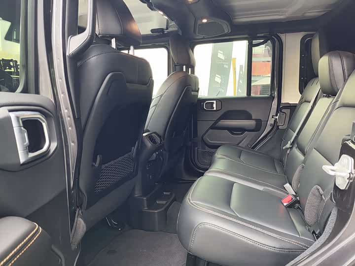 Jeep Wrangler 2024 2024款 2.0T 撒哈拉四门版