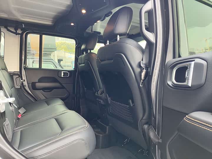 Jeep Wrangler 2024 2024款 2.0T 撒哈拉四门版