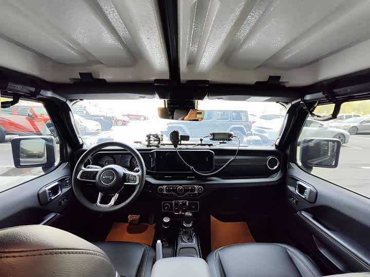 Jeep Wrangler 2024 2024款 2.0T 撒哈拉四门版