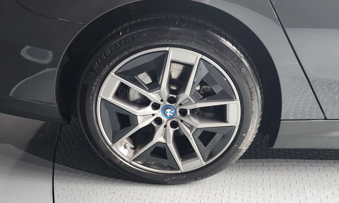 BMW i5 2023 eDrive 40