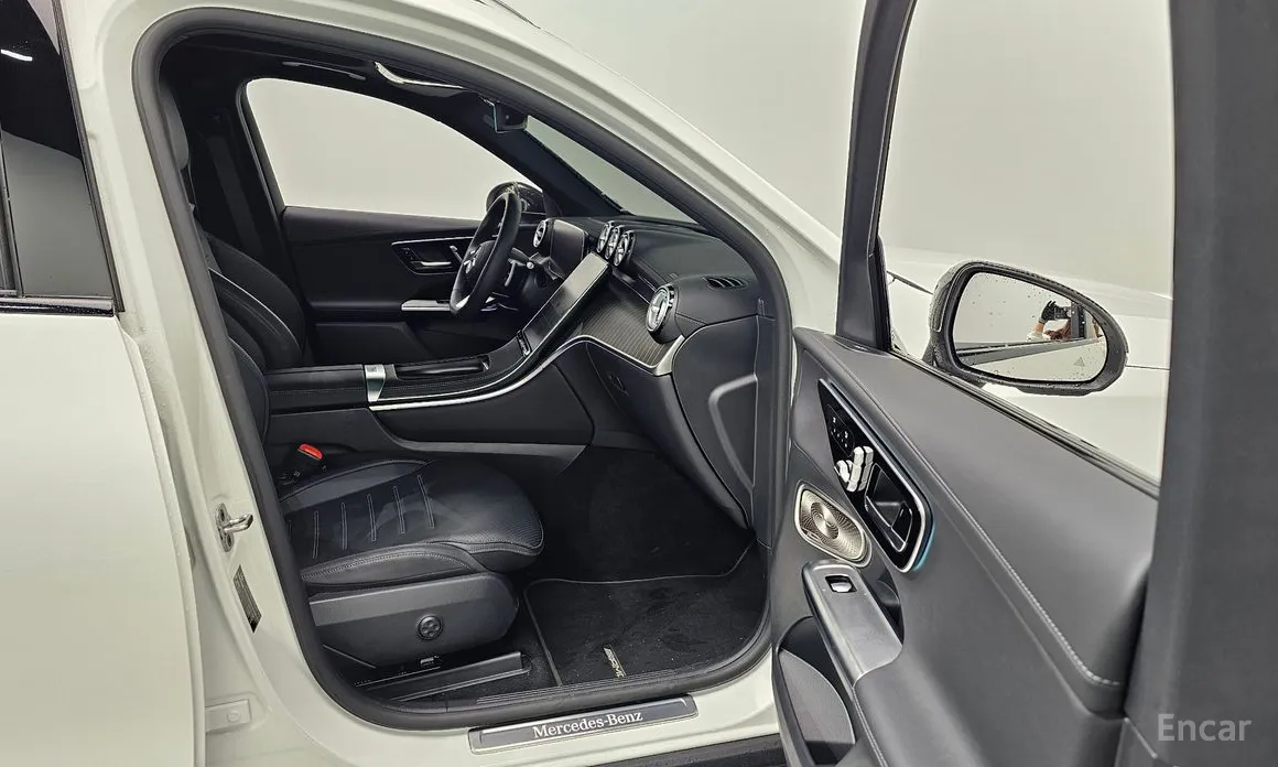 Mercedes-Benz GLC-Class 2023 GLC300 4MATIC AMG Line