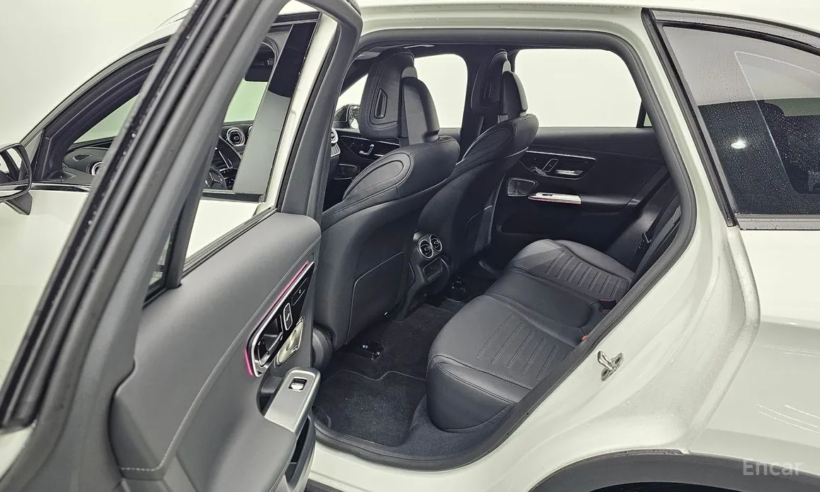 Mercedes-Benz GLC-Class 2023 GLC300 4MATIC AMG Line