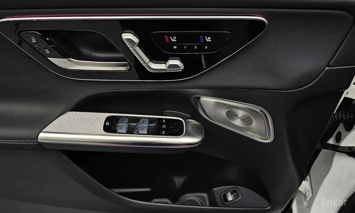 Mercedes-Benz GLC-Class 2023 GLC300 4MATIC AMG Line