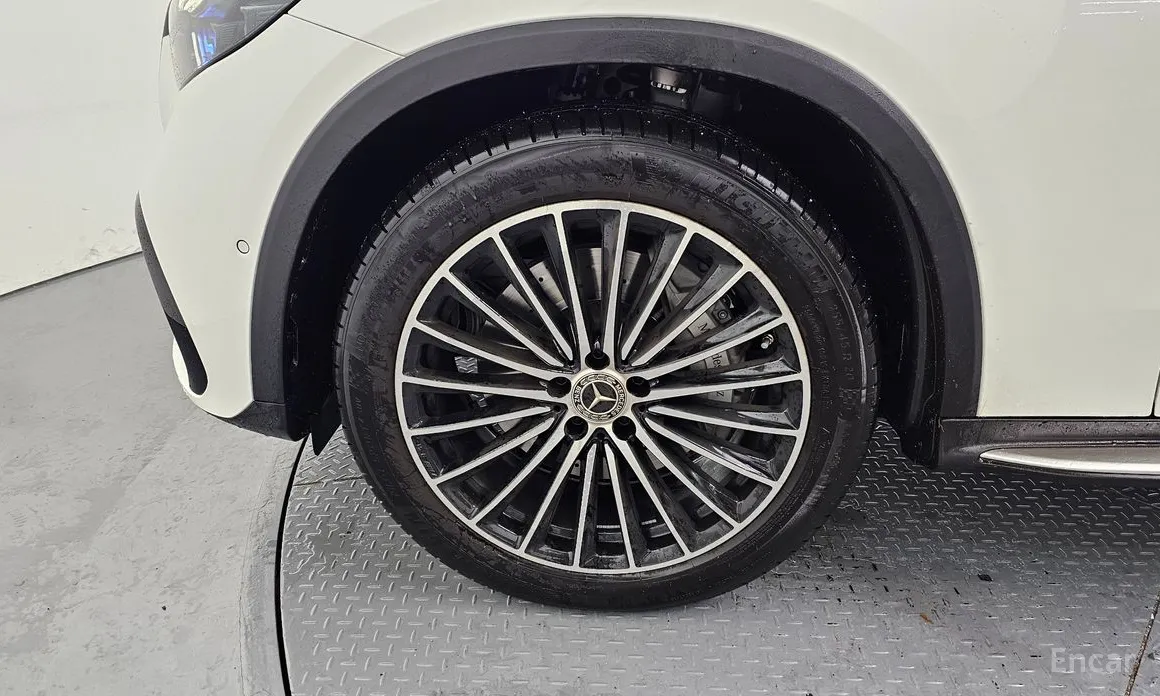 Mercedes-Benz GLC-Class 2023 GLC300 4MATIC AMG Line