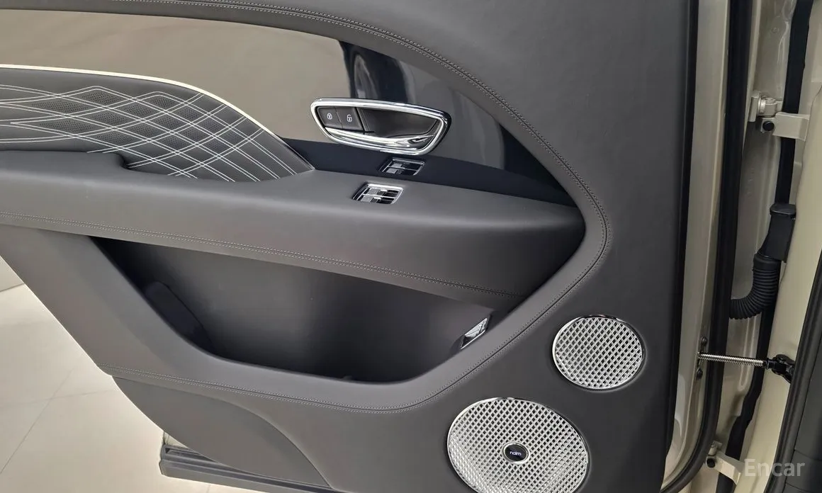 Bentley Bentayga 2016 4.0 V8 EWB Mulliner