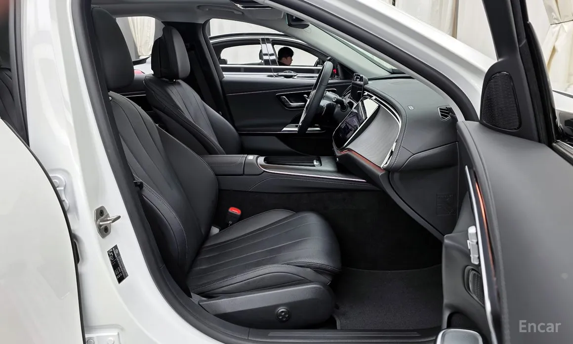 Mercedes-Benz E-Class 2024 E200 Avantgarde