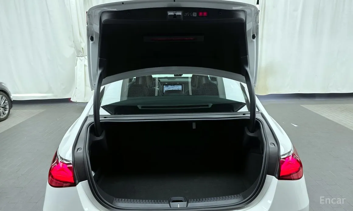 Mercedes-Benz E-Class 2024 E200 Avantgarde