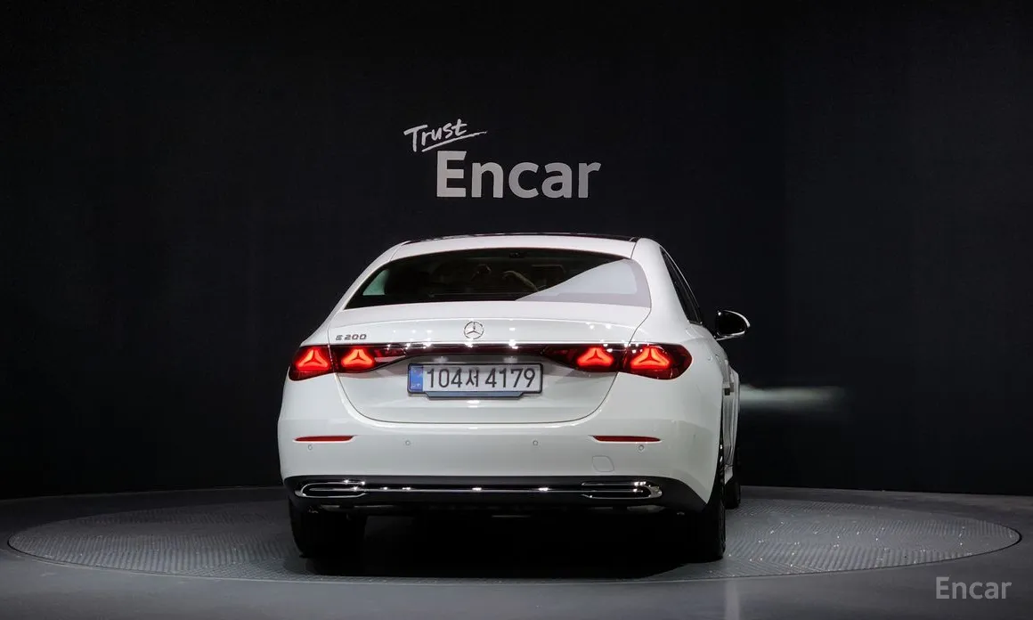 Mercedes-Benz E-Class 2024 E200 Avantgarde