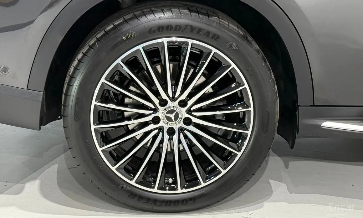 Mercedes-Benz GLC-Class 2023 GLC300 4MATIC AMG Line