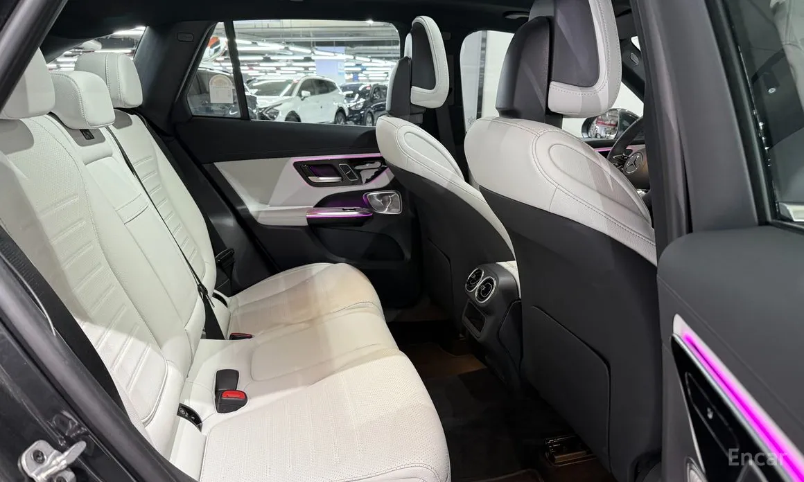 Mercedes-Benz GLC-Class 2023 GLC300 4MATIC AMG Line