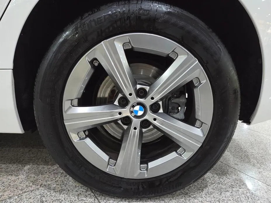 BMW 2 Series 2022 220i Advantage