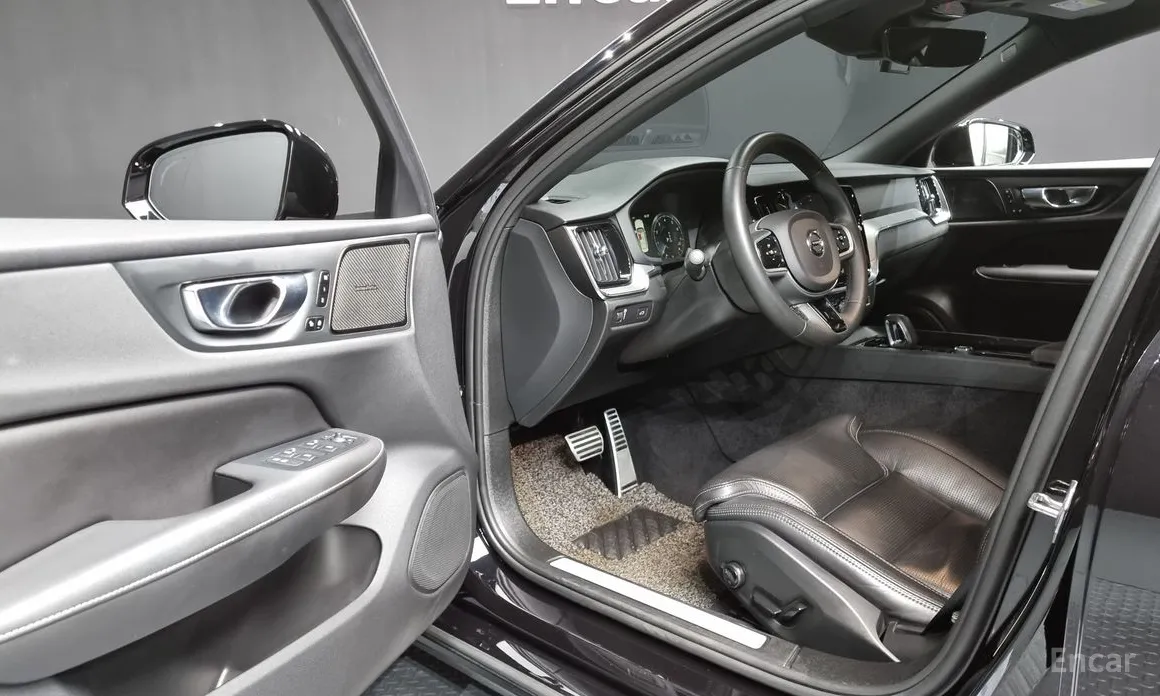 Volvo S60 2019 B5 R-Design