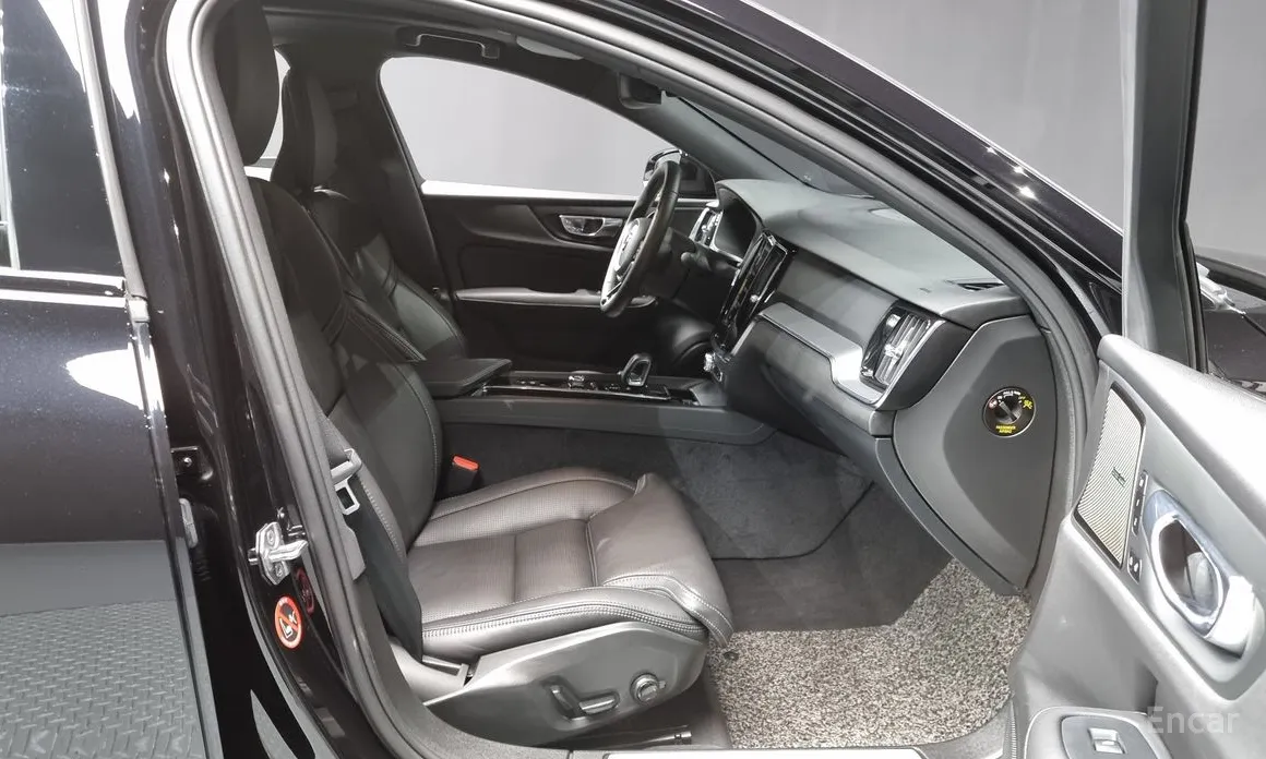 Volvo S60 2019 B5 R-Design
