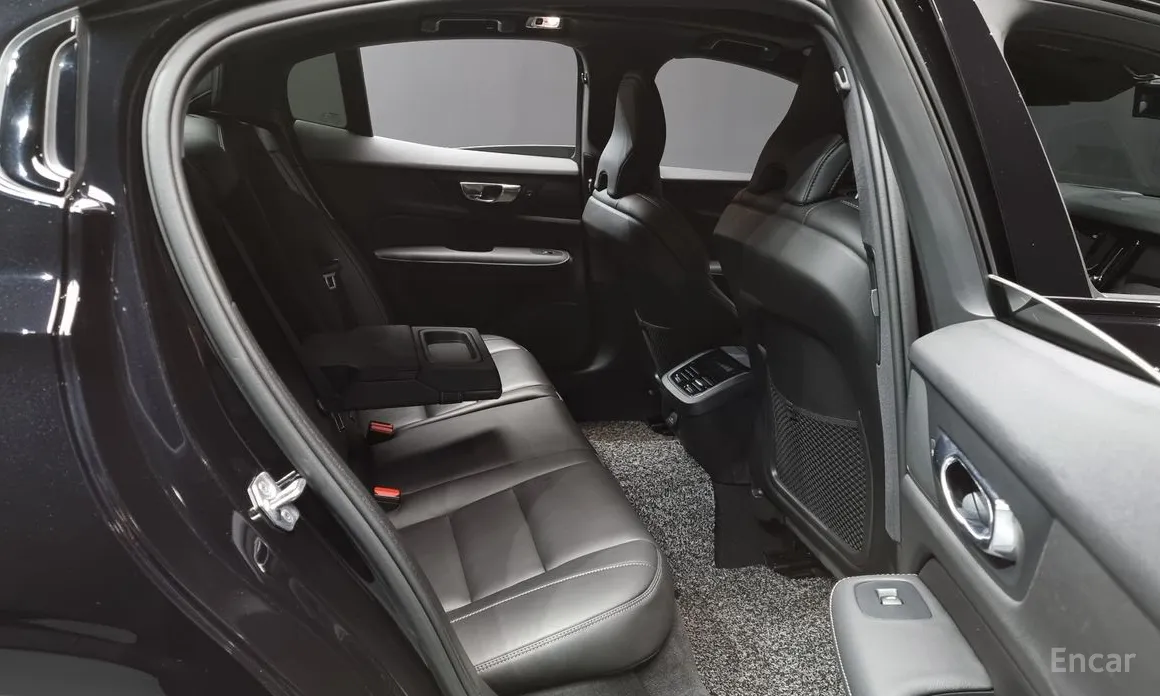 Volvo S60 2019 B5 R-Design