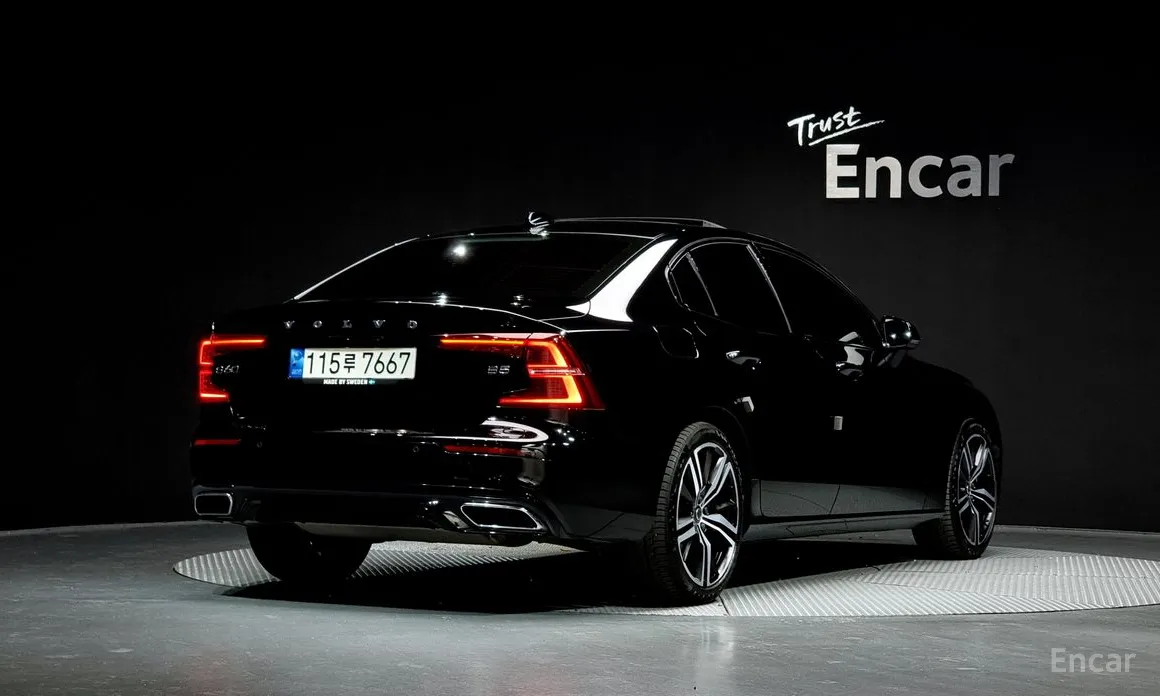 Volvo S60 2019 B5 R-Design
