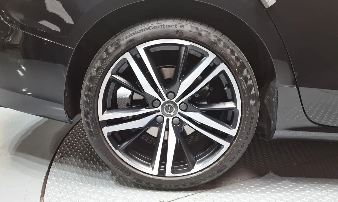 Volvo S60 2019 B5 R-Design