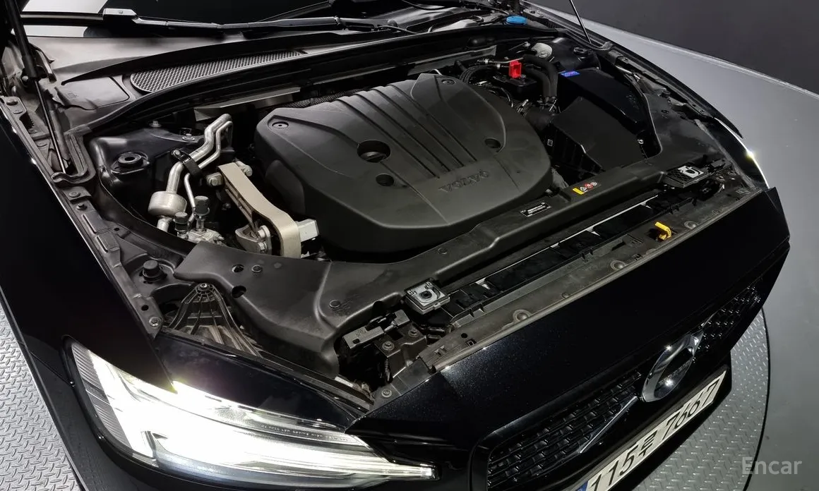 Volvo S60 2019 B5 R-Design