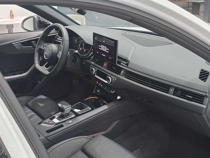 Audi A4L 2024 2024款 40 TFSI 豪华动感型