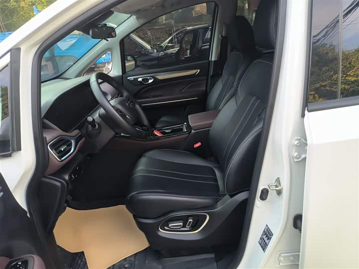 GAC Trumpchi M6 2023 2023款 PRO 270T DCT豪华版