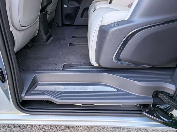 Buick GL8 ES 2025 2025款 陆尊 尊享版