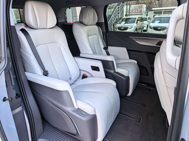 Buick GL8 ES 2025 2025款 陆尊 尊享版