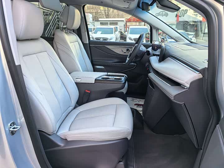 Buick GL8 ES 2025 2025款 陆尊 尊享版