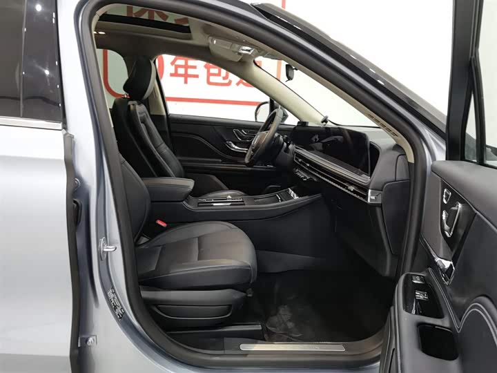 Lincoln Corsair 2025 2025款 2.0T 两驱尊享版