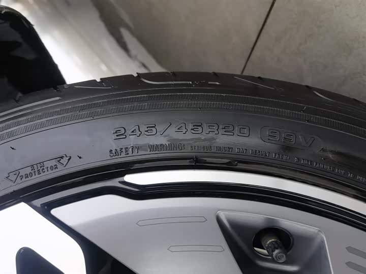 Geely Monjaro L Hybrid 2022 2022款 1.5T DHT增程电动旗舰版