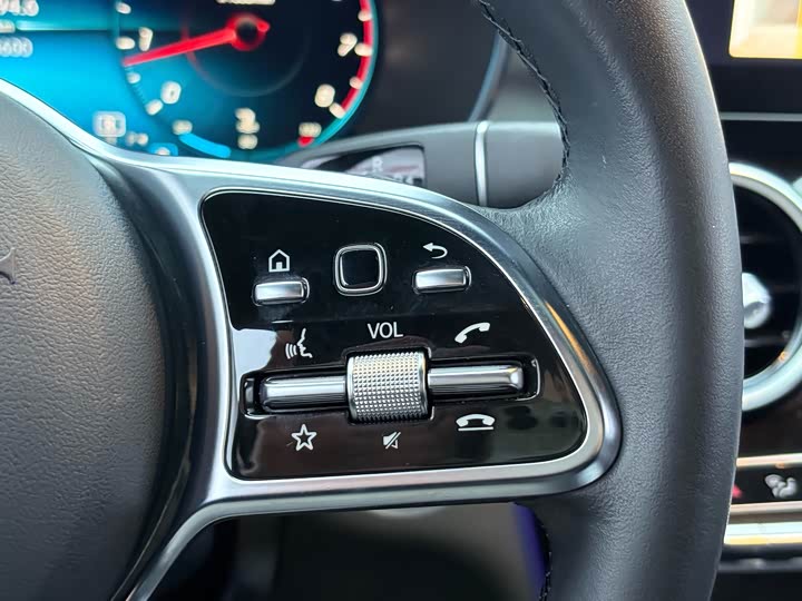 Mercedes-Benz GLC-Class Coupe 2023 2023款 GLC 260 4MATIC 轿跑SUV