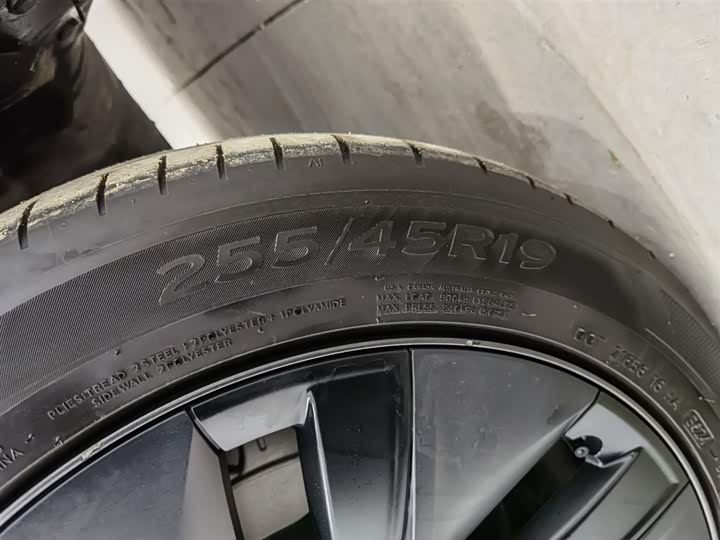 Tesla Model Y 2024 2024款 长续航全轮驱动版