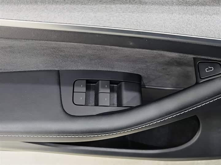 Tesla Model Y 2024 2024款 长续航全轮驱动版