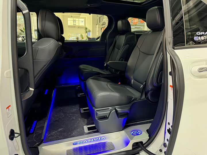Toyota Granvia 2024 2024款 2.5L混动 豪华版