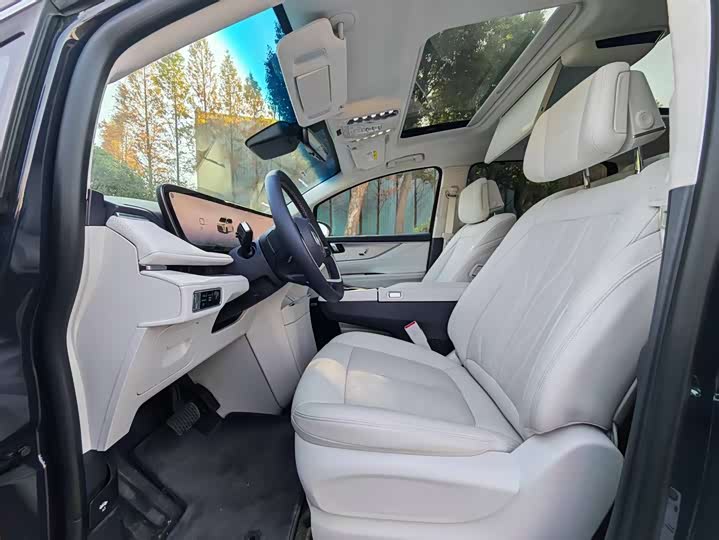 Buick GL8 Hybrid 2026 2026款 陆尊 奢享版